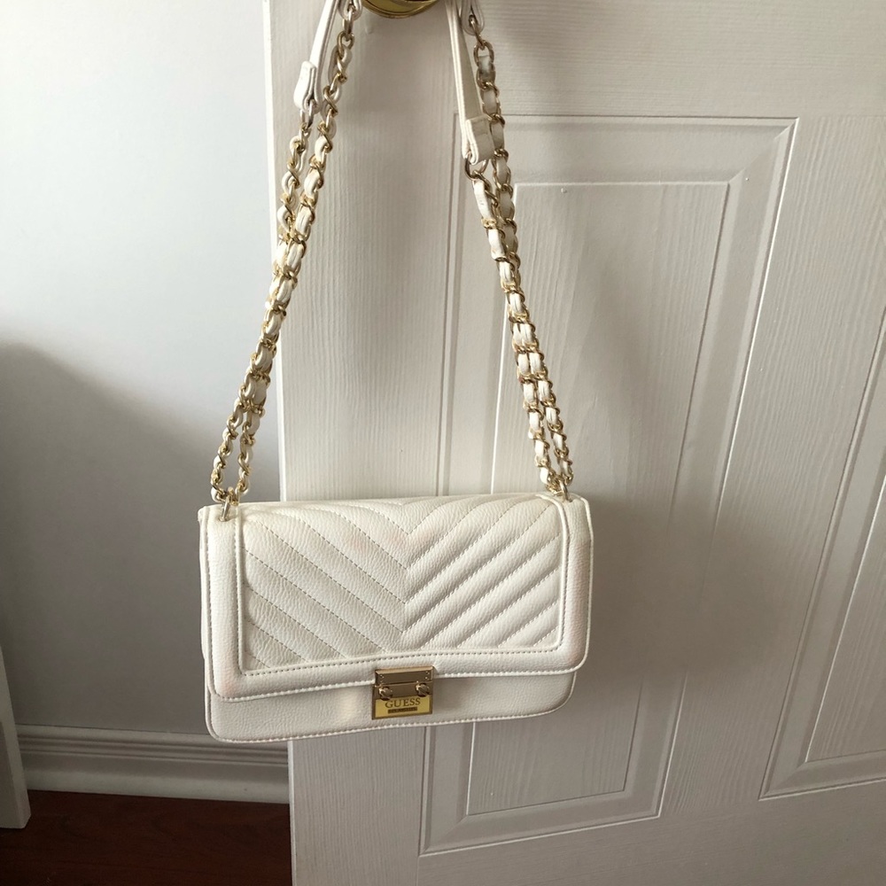 Guess purse - Picture 3 of 5